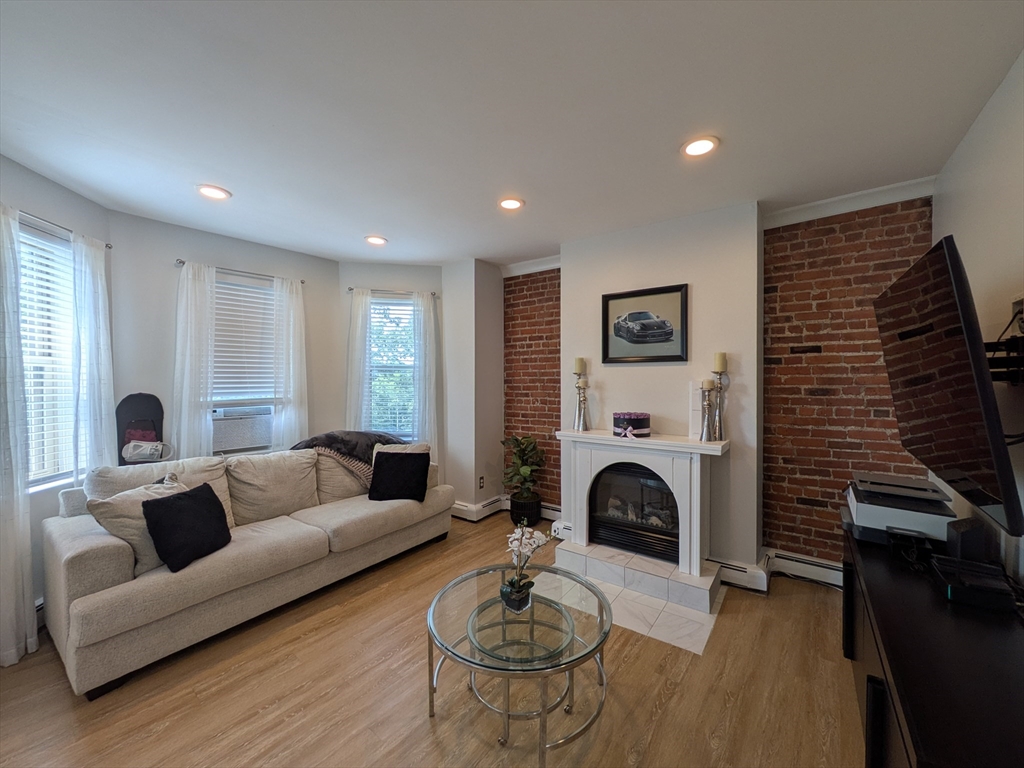 390 Riverway 15