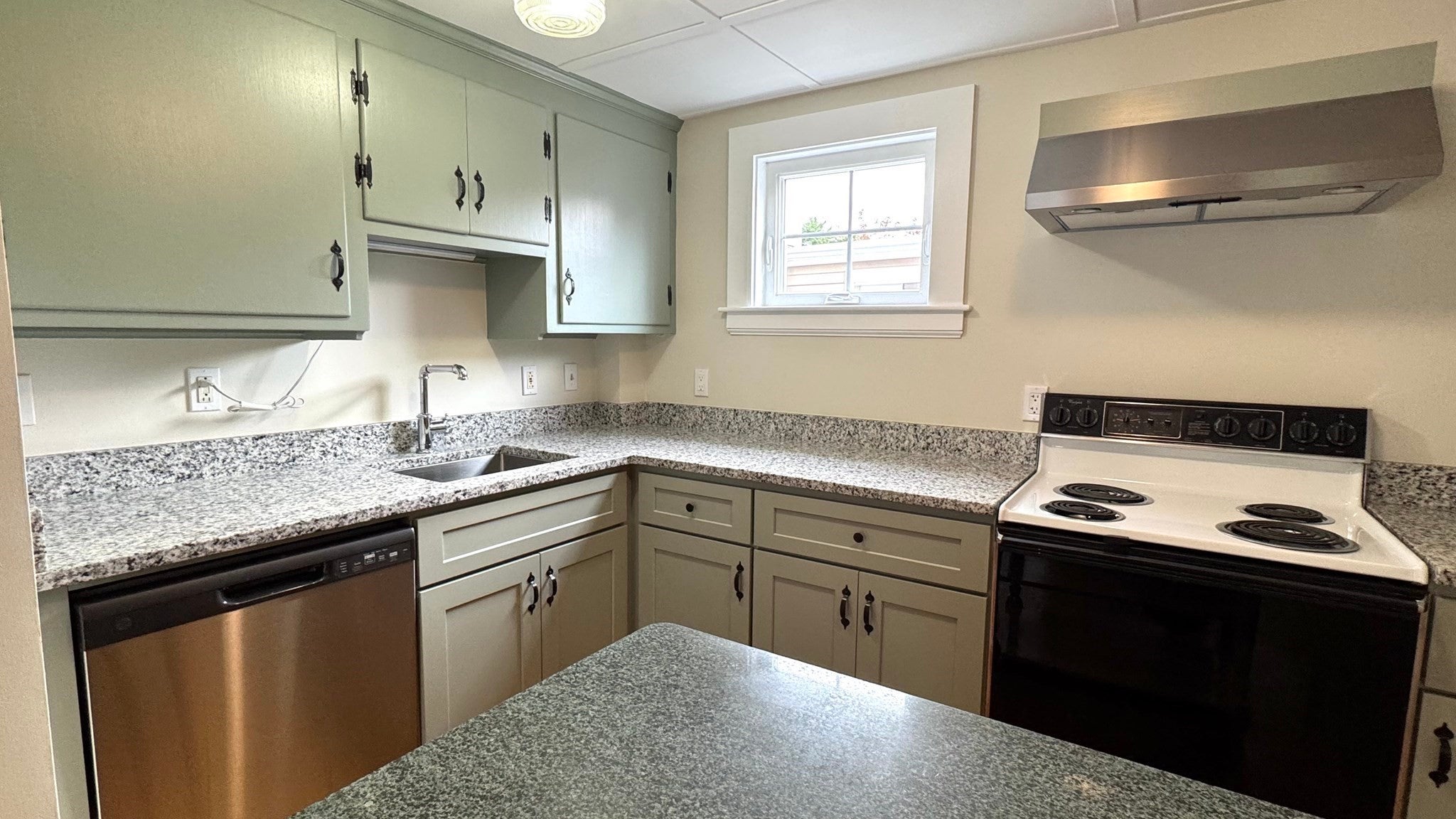 Click for 236 Washington St #3, Marblehead, MA slideshow Click for 236 Washington St #3, Marblehead, MA slideshow