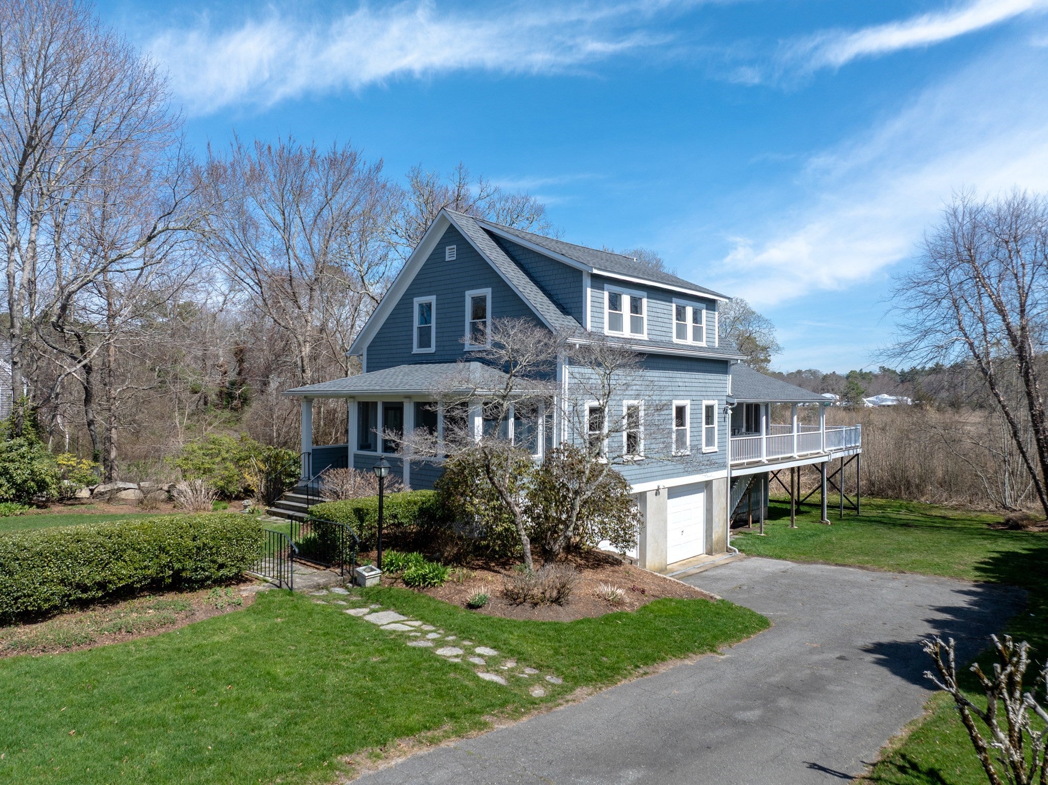 329 Front St