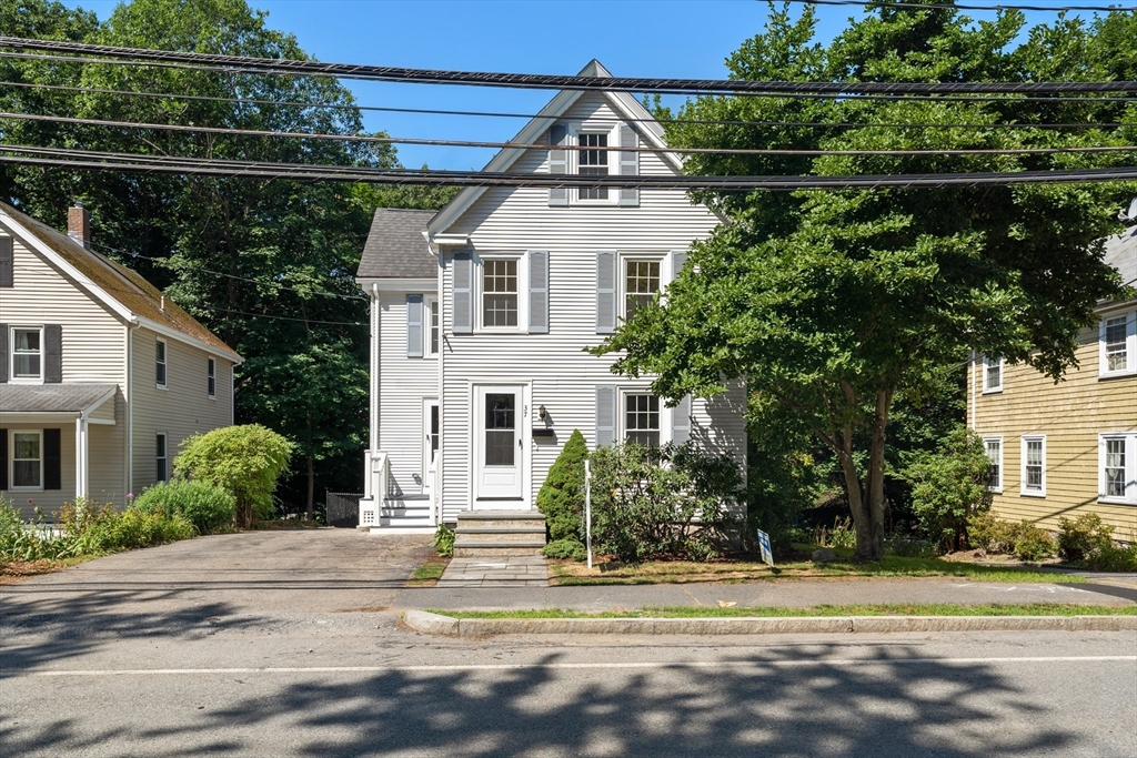 Click for 37 Cedar St #37, Wellesley, MA slideshow