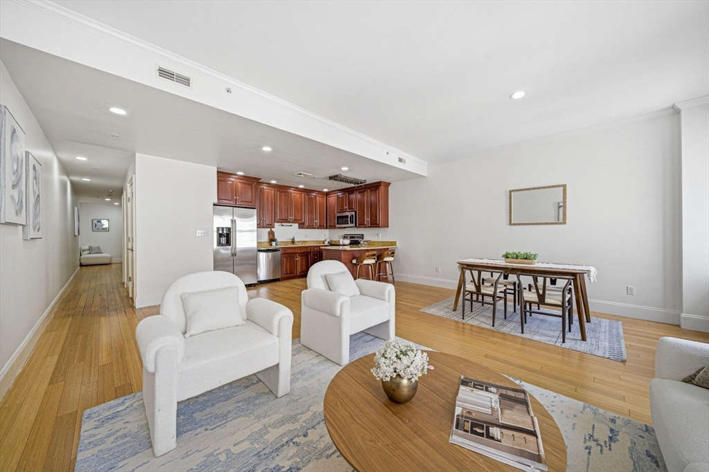 55 Temple Pl 4