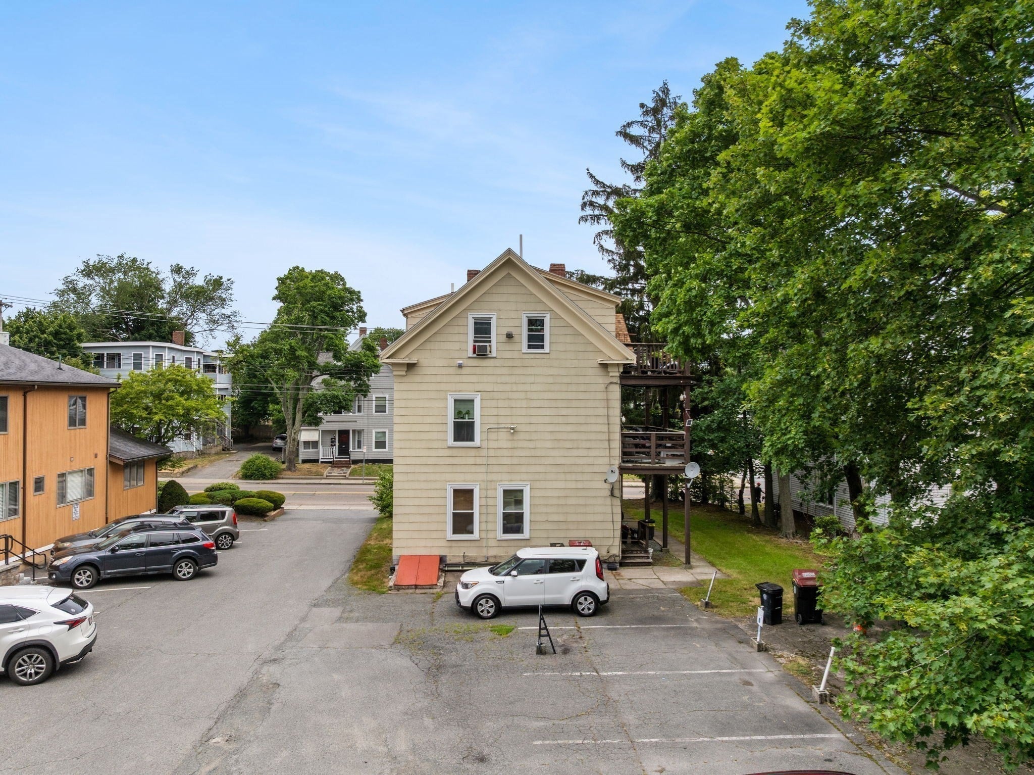 282 Belmont St