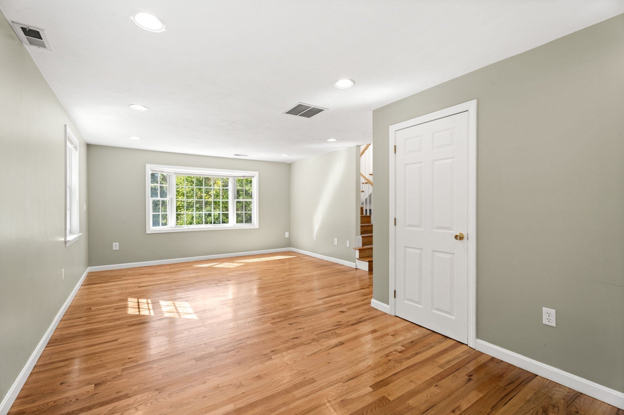 236 Sherburne Ave, Tyngsborough, MA, 236 Sherburne Ave, Tyngsborough, MA Photo #12