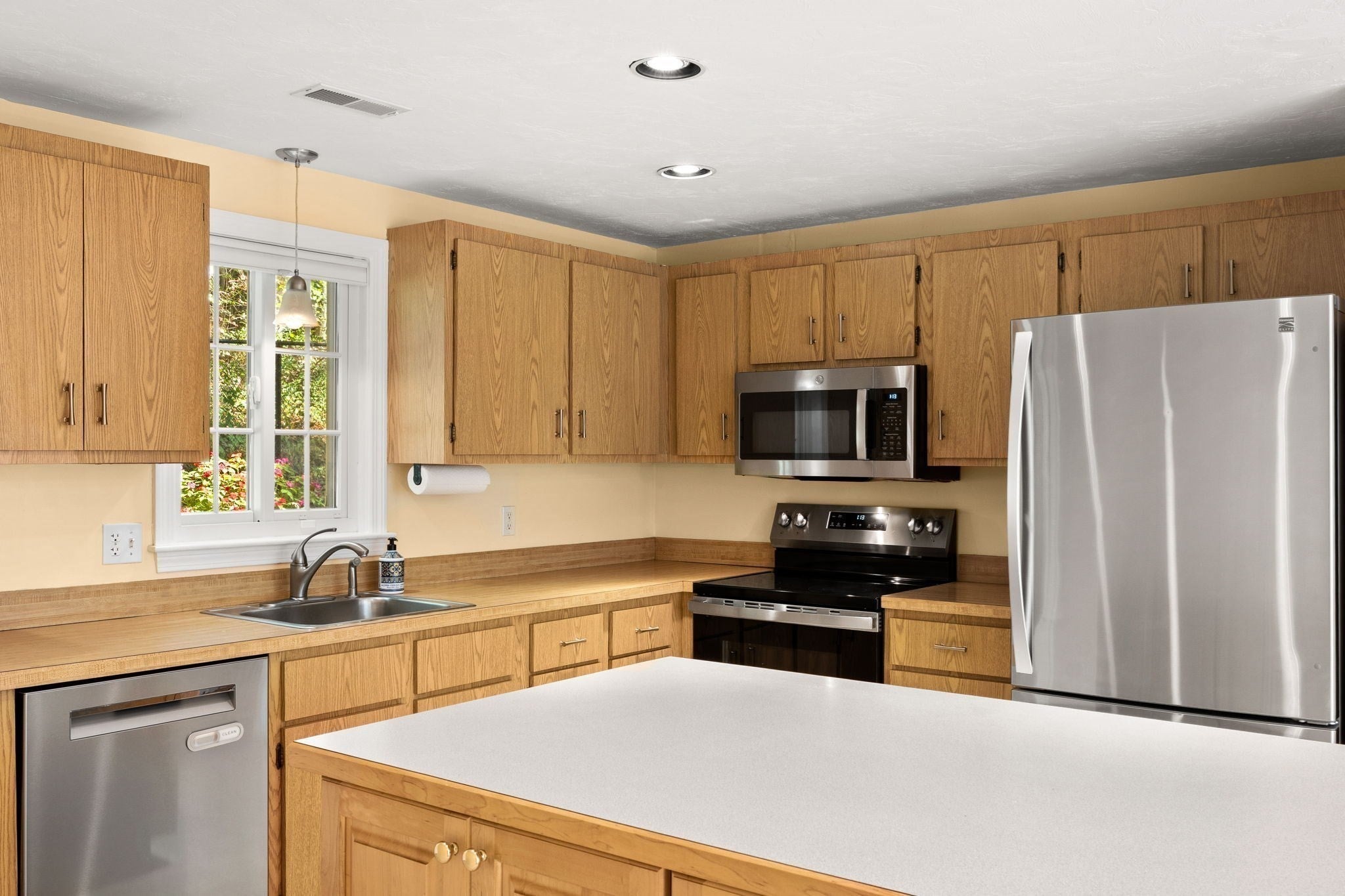 236 Sherburne Ave, Tyngsborough, MA, 236 Sherburne Ave, Tyngsborough, MA Photo #4
