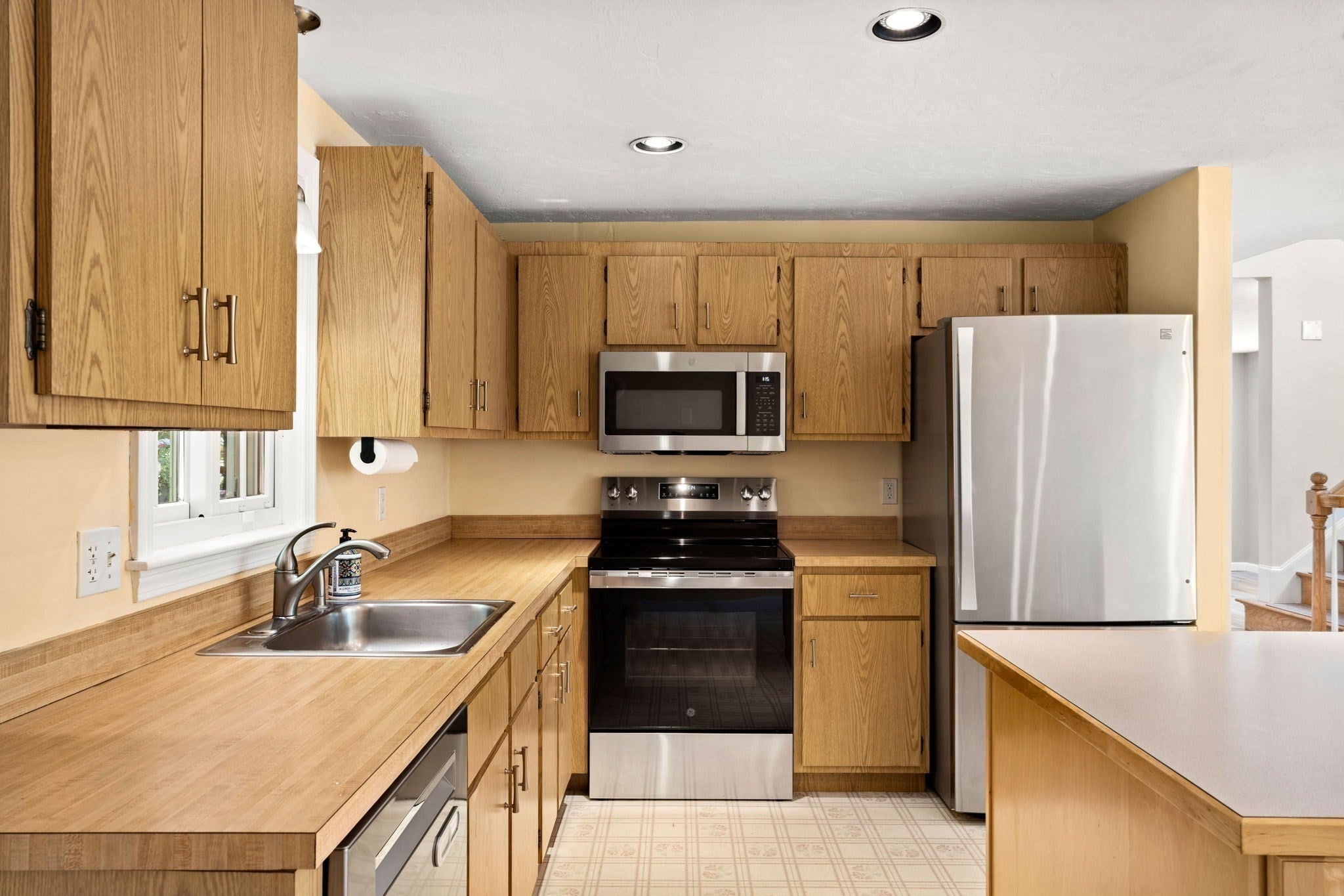 236 Sherburne Ave, Tyngsborough, MA, 236 Sherburne Ave, Tyngsborough, MA Photo #5