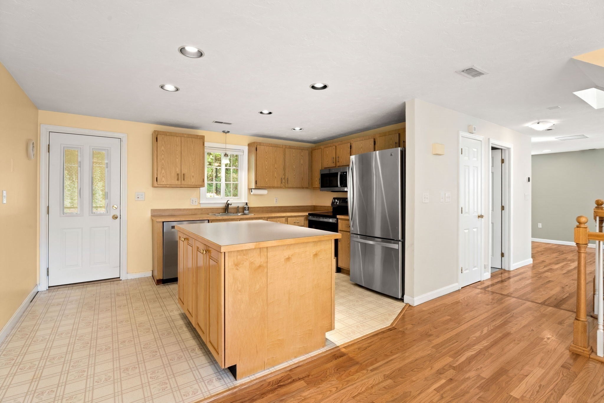 236 Sherburne Ave, Tyngsborough, MA, 236 Sherburne Ave, Tyngsborough, MA Photo #6