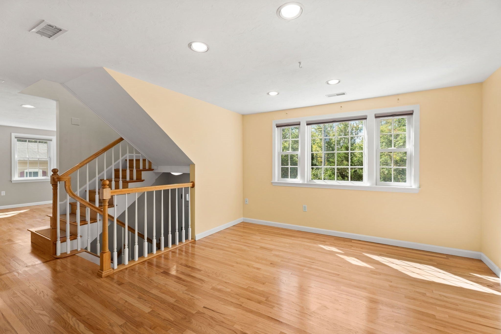 236 Sherburne Ave, Tyngsborough, MA, 236 Sherburne Ave, Tyngsborough, MA Photo #8