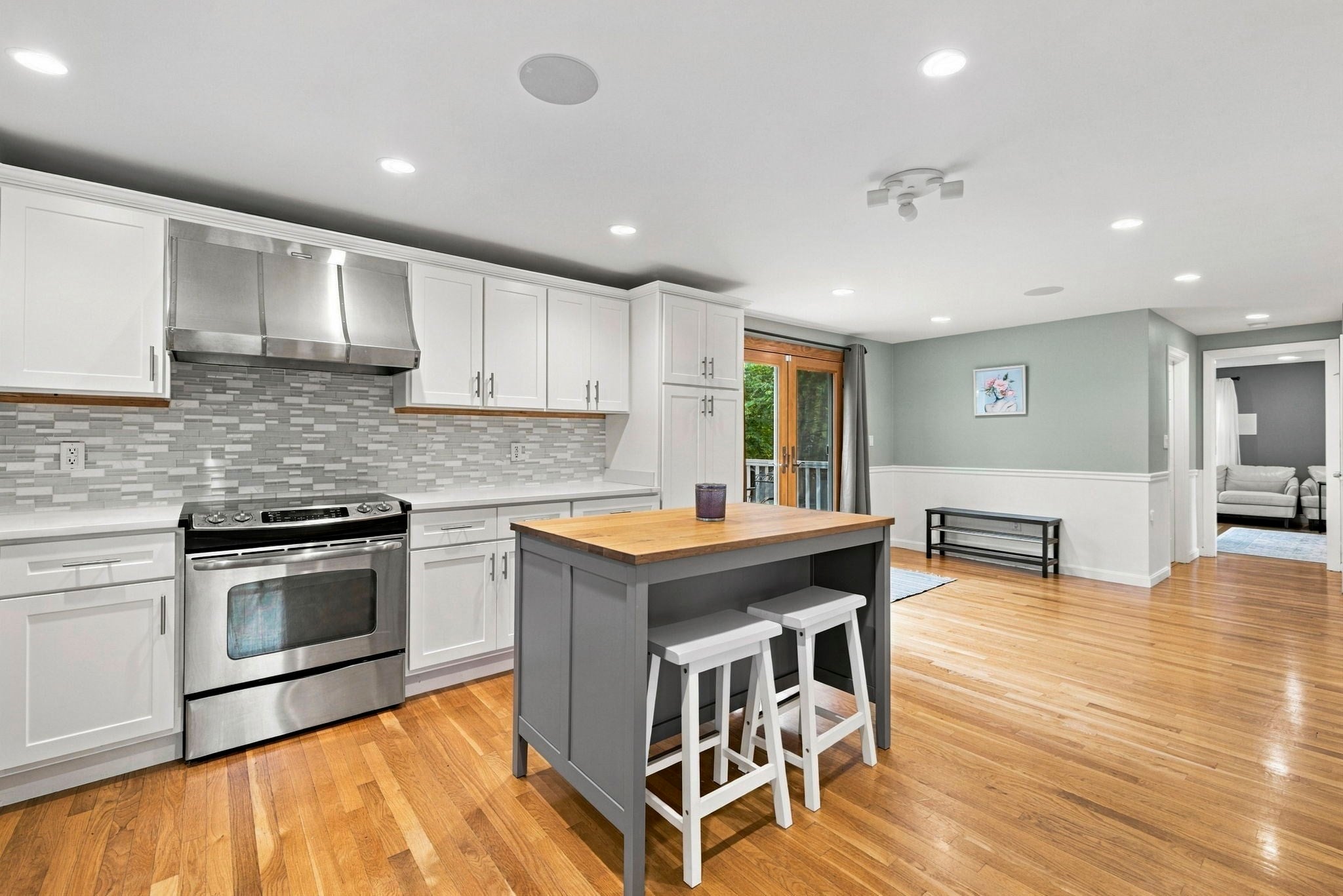 106 Russell St