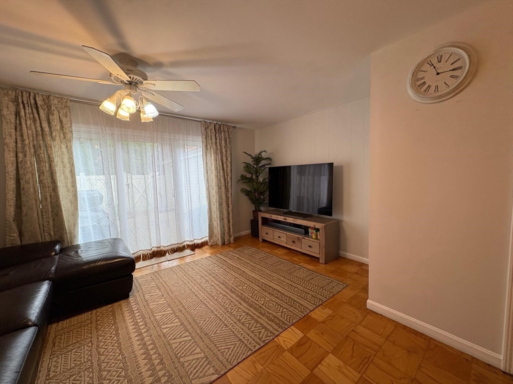 1801 Windsor Dr 1801