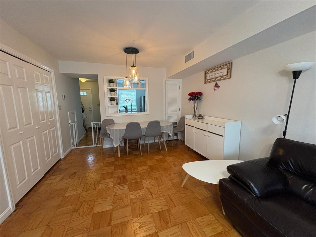1801 Windsor Dr 1801