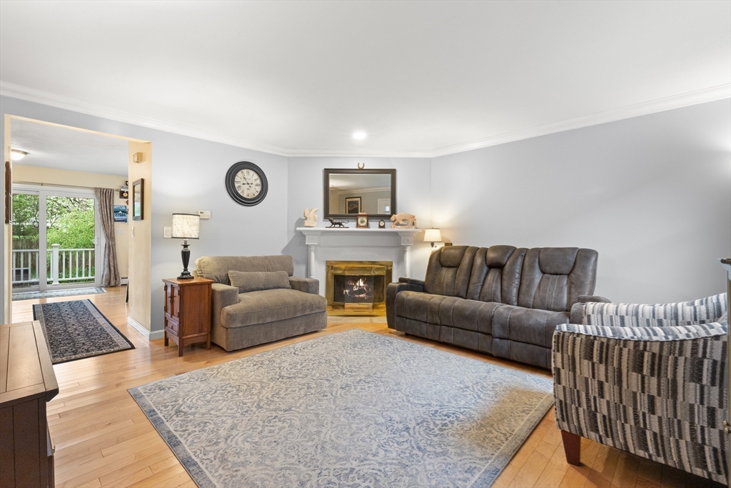 19 W Main St 16