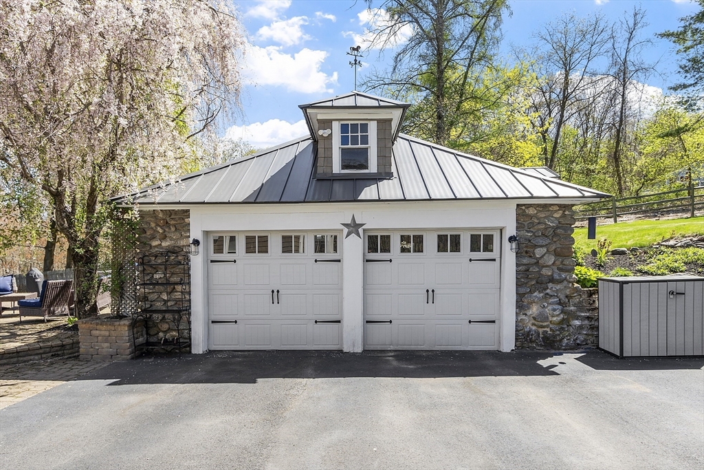 385 Greenwood Street