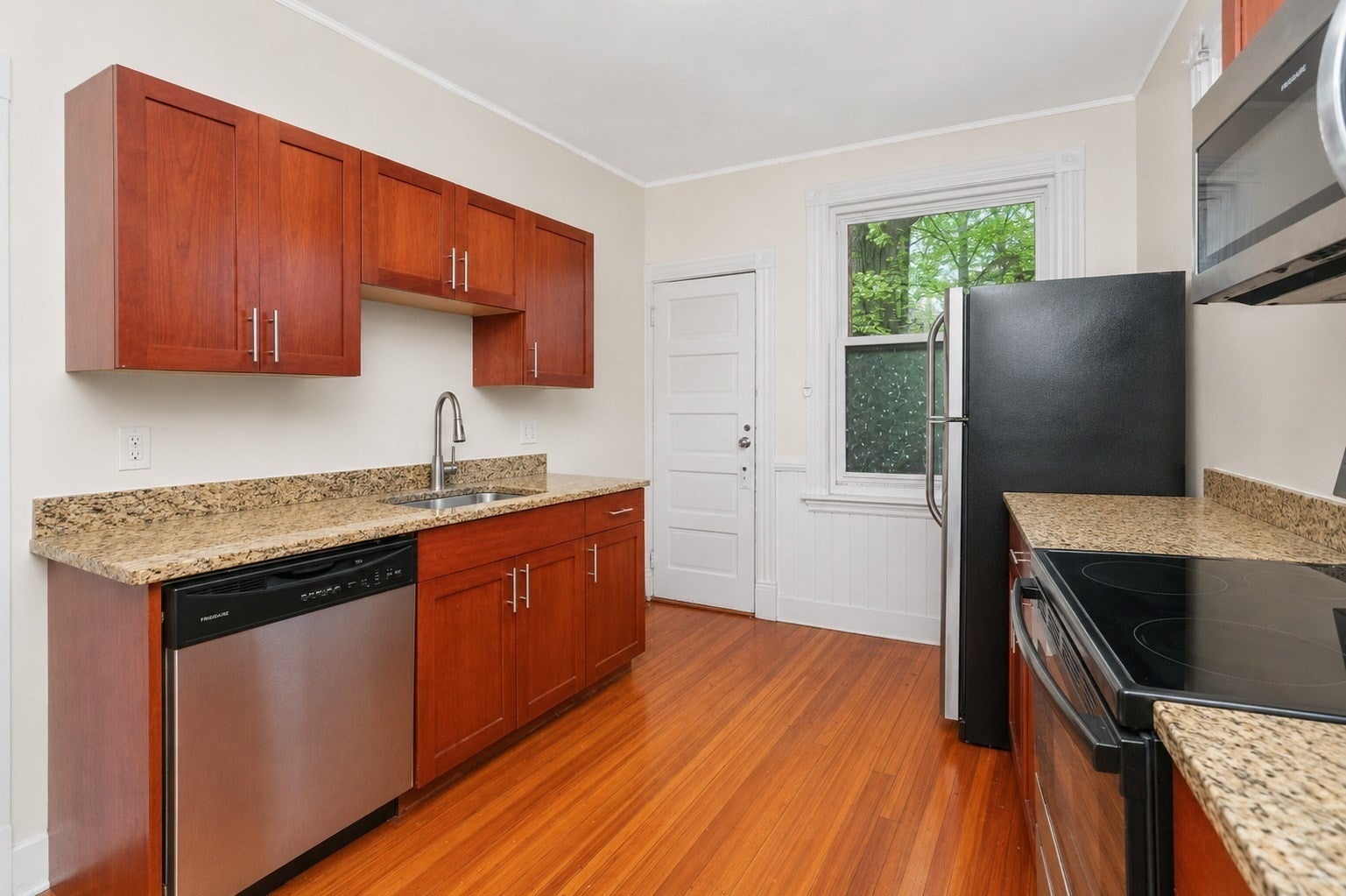 8 Colliston Rd