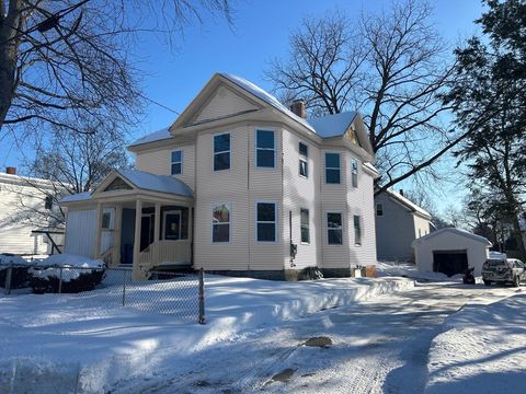 15 Arlington St Leominster MA 01453