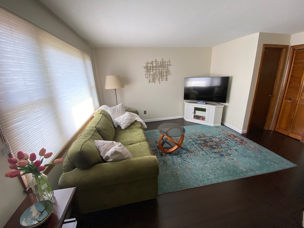 28 Douglas Dr 28