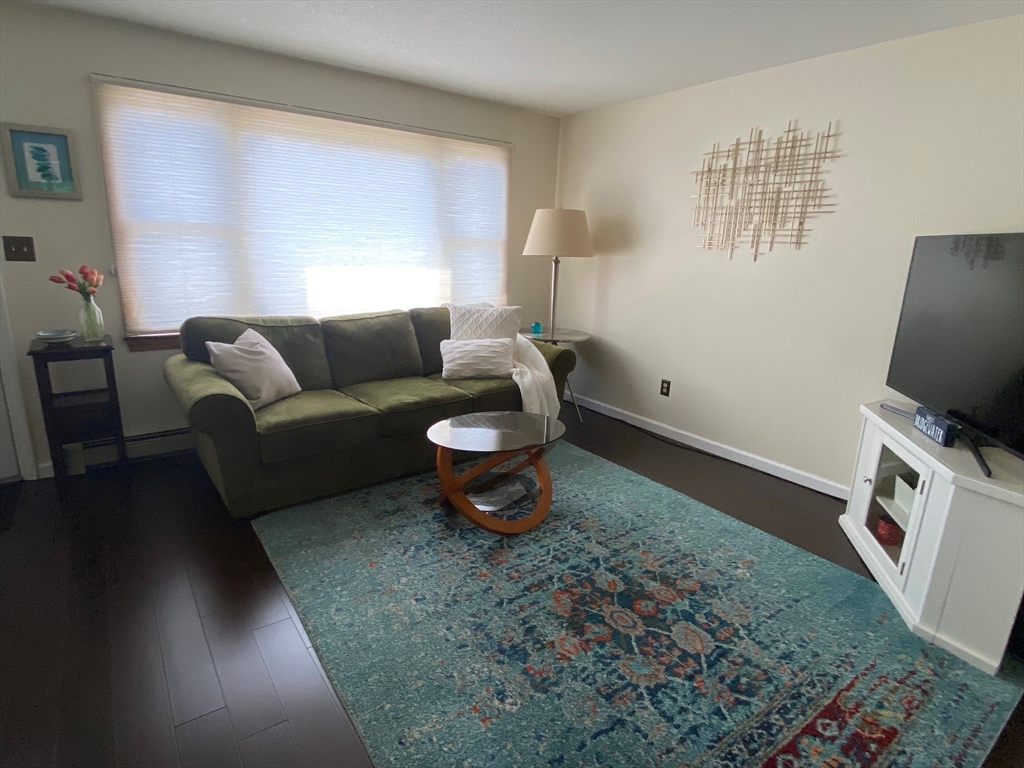 28 Douglas Dr 28