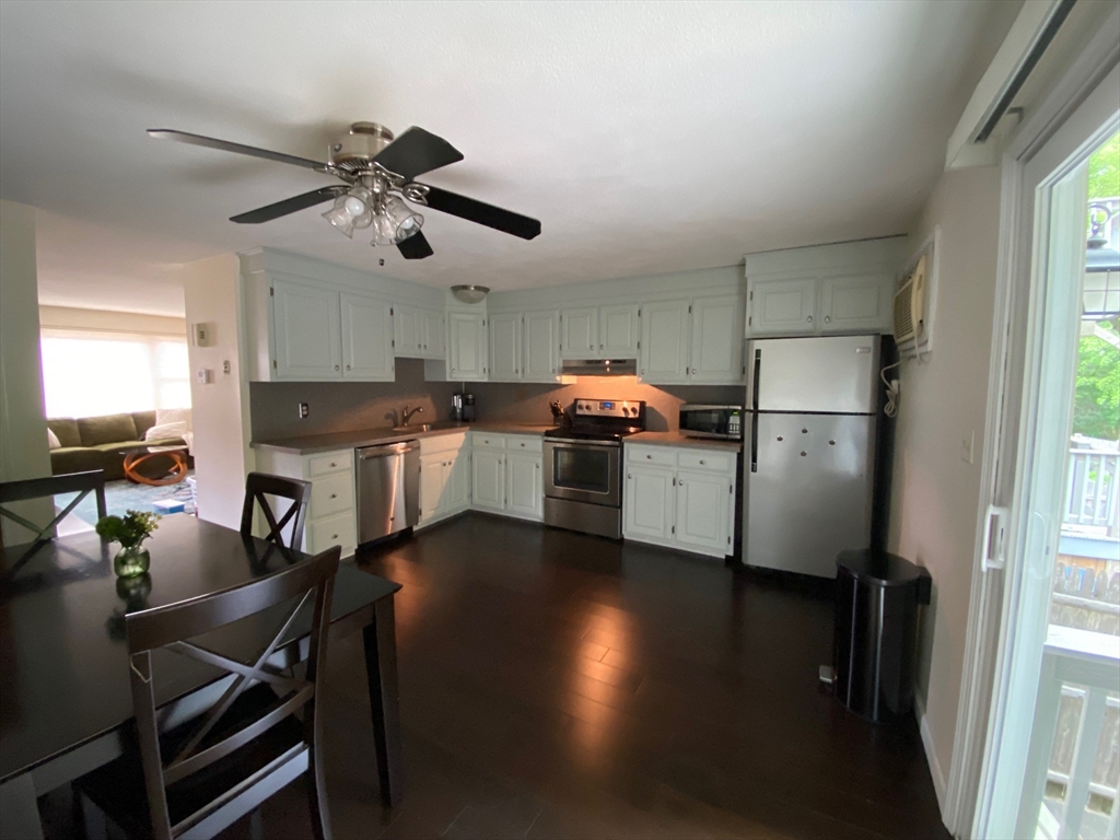 28 Douglas Dr 28