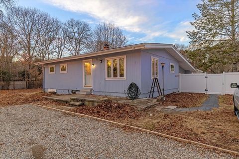 423 Lincoln Rd Ext Barnstable MA 02601