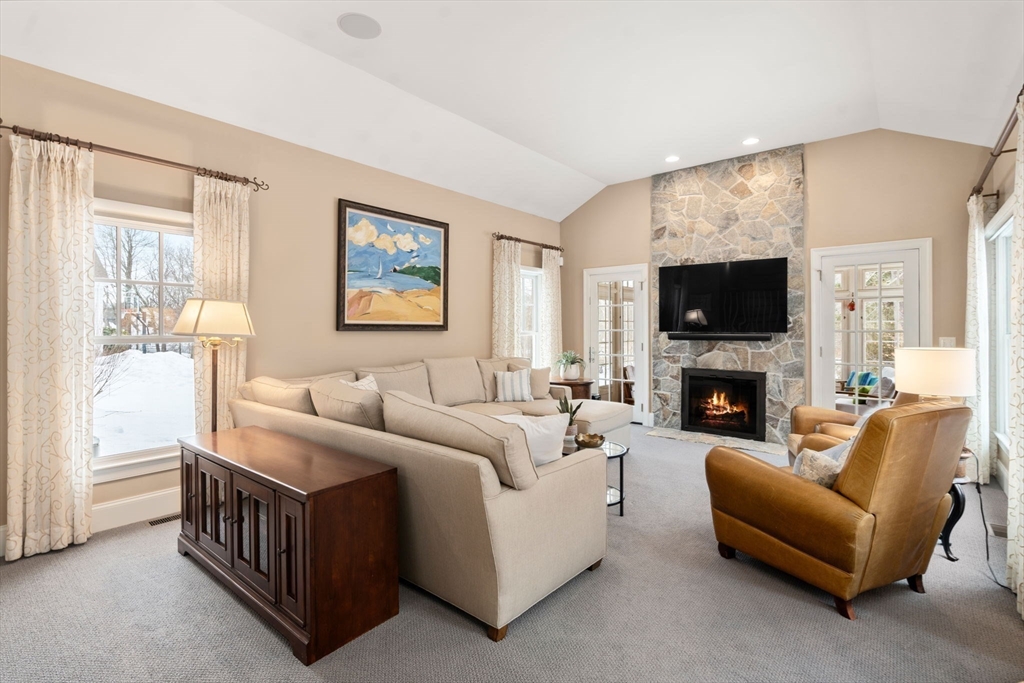 10 Brookside Farm Ln