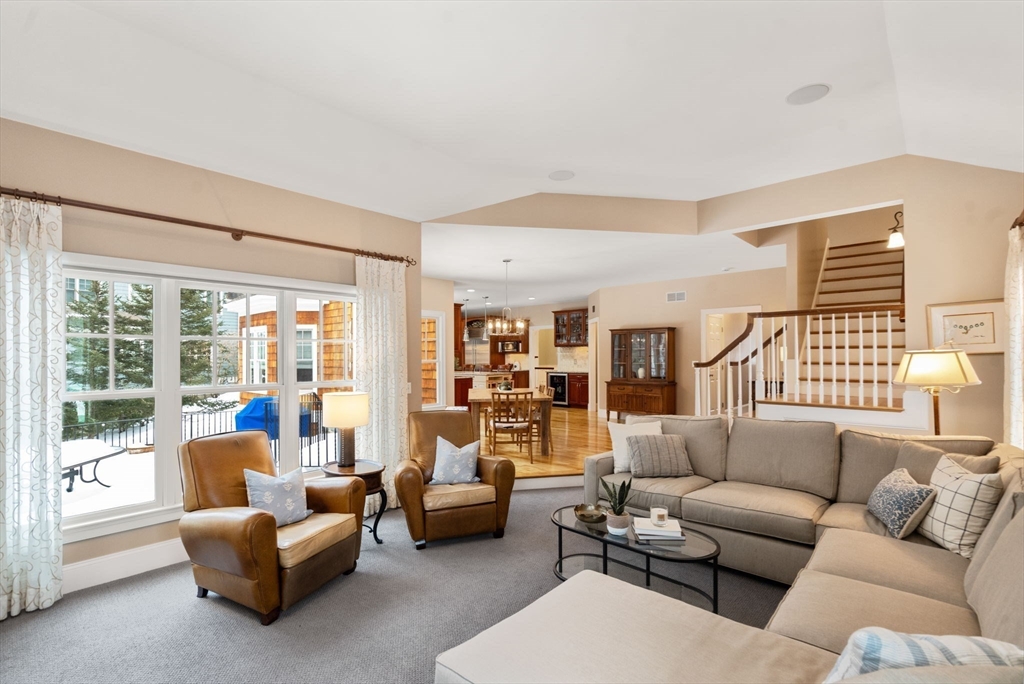 10 Brookside Farm Ln