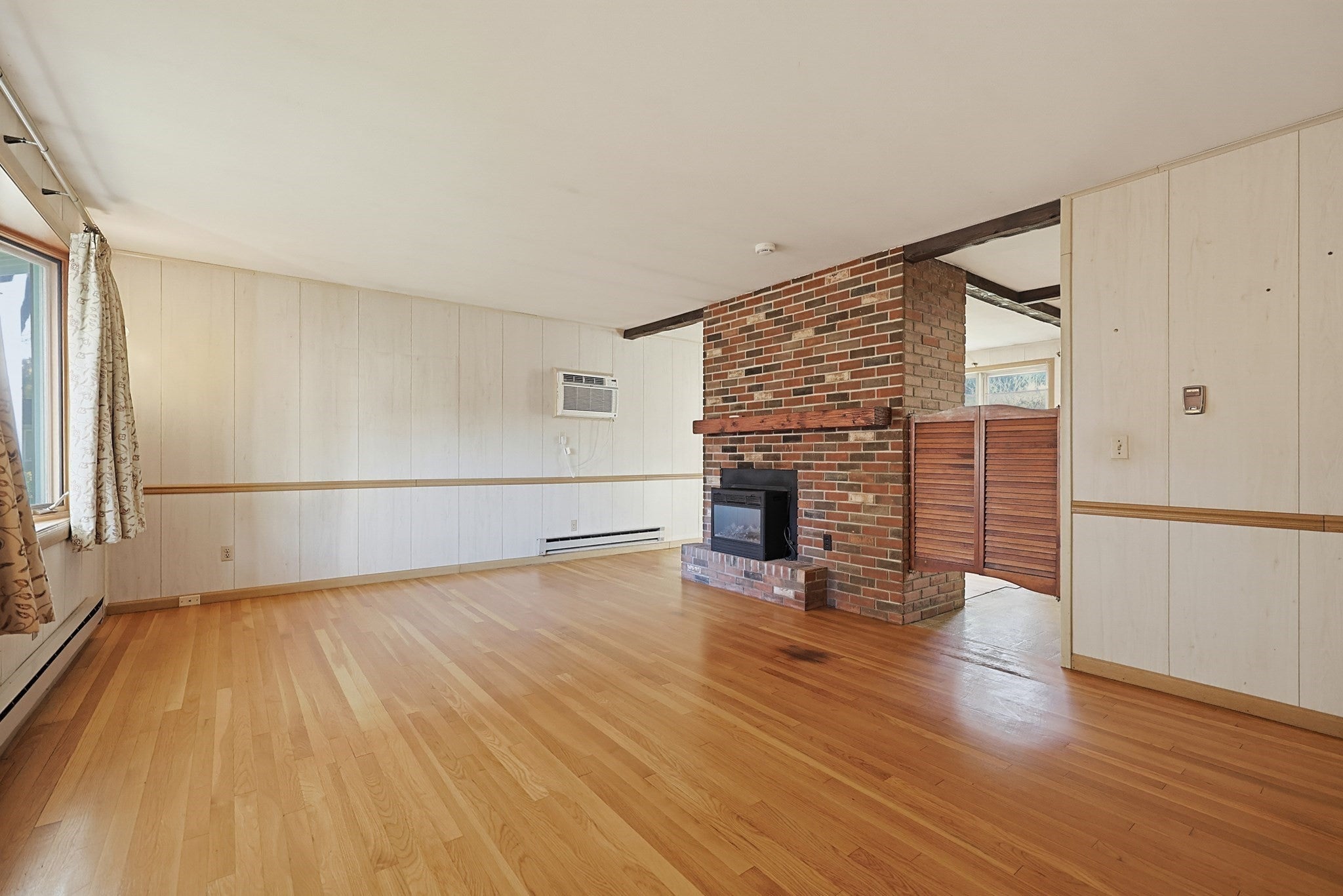 18 Moody St