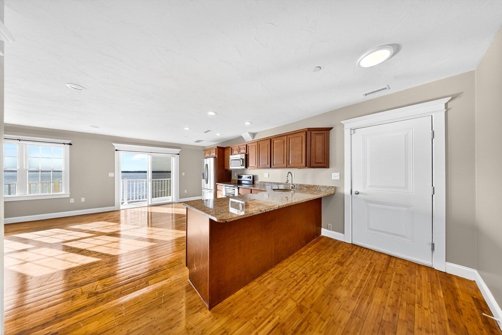 271 Draper St 4