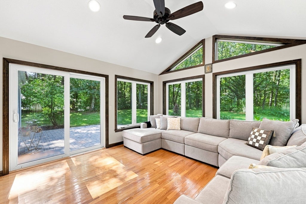 76 Mohawk Dr