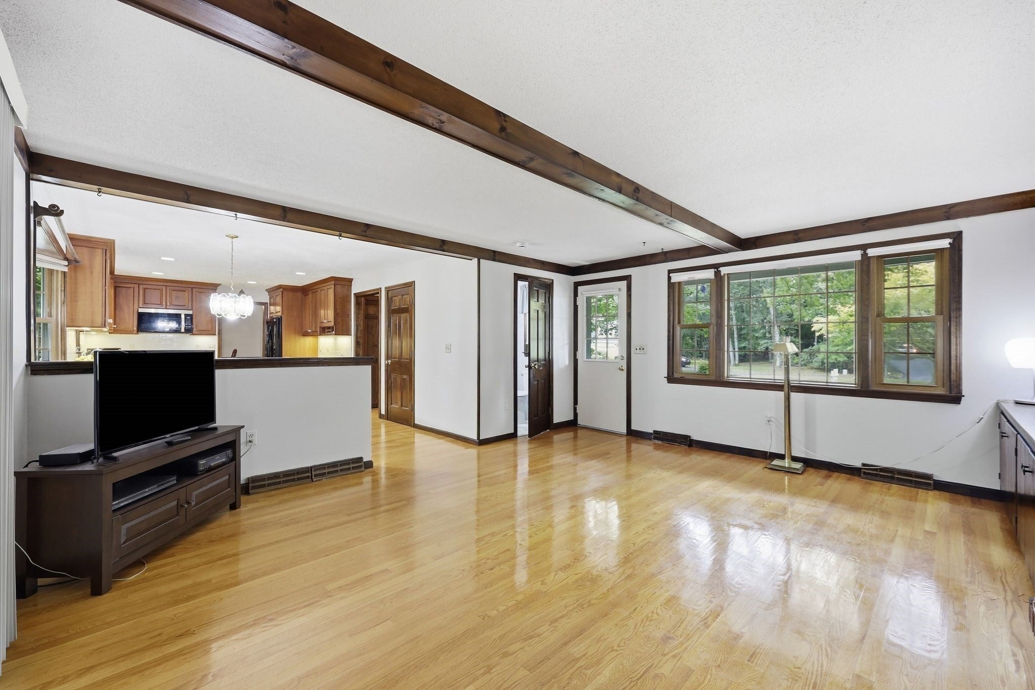 76 Mohawk Dr, Longmeadow, MA Photo #12