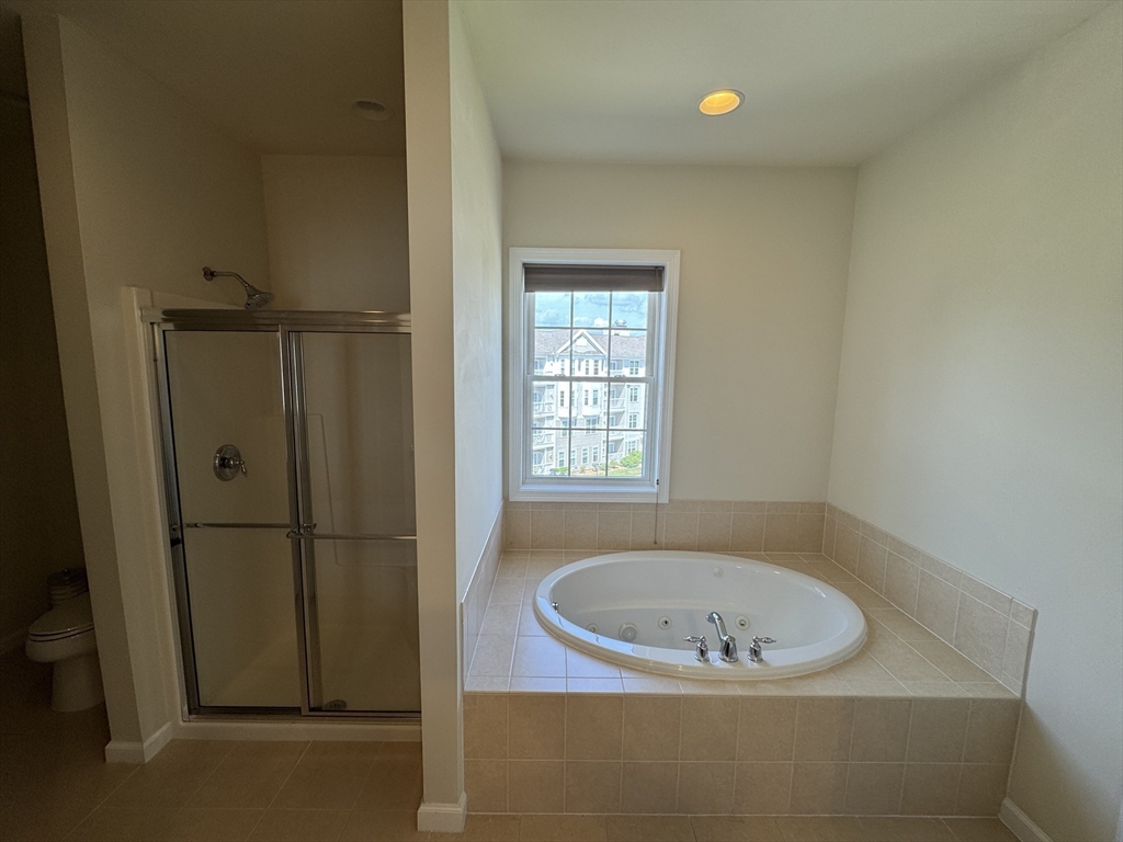 Waltham, Massachusetts 02452, United States, 2 Bedrooms Bedrooms, ,2 BathroomsBathrooms,Residential,Active,166741