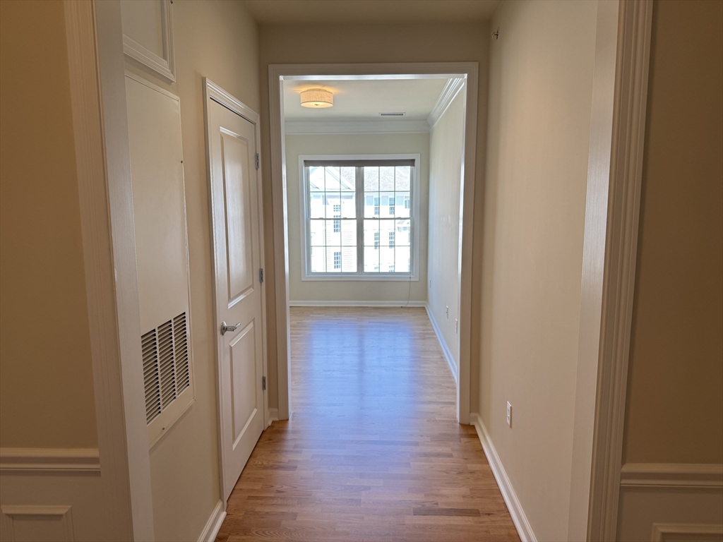 Waltham, Massachusetts 02452, United States, 2 Bedrooms Bedrooms, ,2 BathroomsBathrooms,Residential,Active,166741