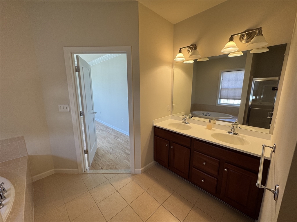 Waltham, Massachusetts 02452, United States, 2 Bedrooms Bedrooms, ,2 BathroomsBathrooms,Residential,Active,166741