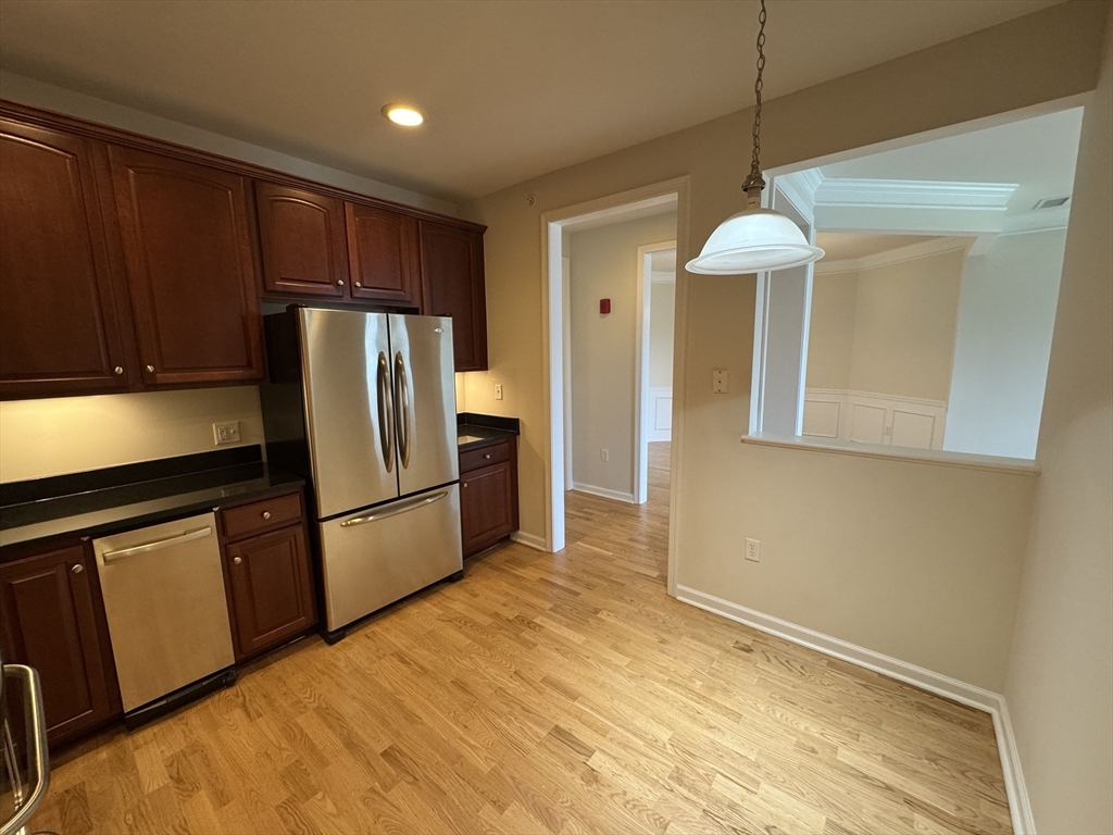 Waltham, Massachusetts 02452, United States, 2 Bedrooms Bedrooms, ,2 BathroomsBathrooms,Residential,Active,166741