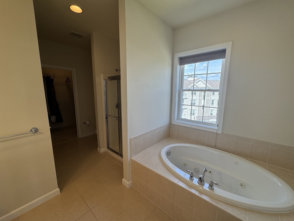 Waltham, Massachusetts 02452, United States, 2 Bedrooms Bedrooms, ,2 BathroomsBathrooms,Residential,Active,166741