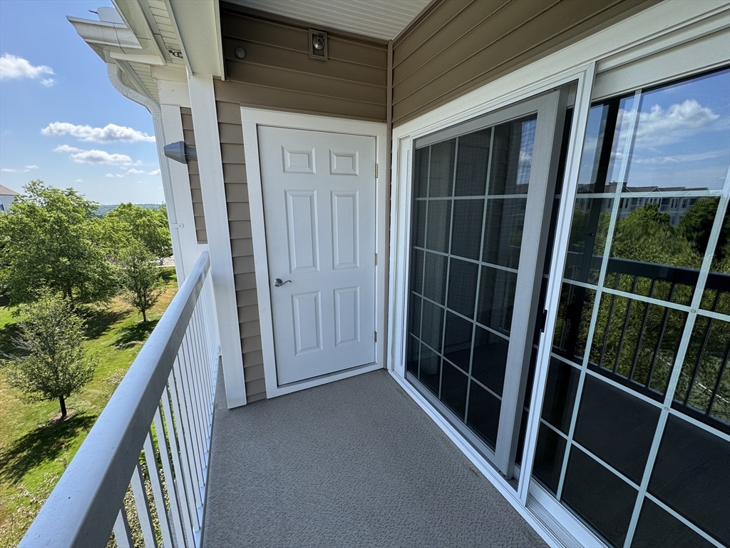 Waltham, Massachusetts 02452, United States, 2 Bedrooms Bedrooms, ,2 BathroomsBathrooms,Residential,Active,166741