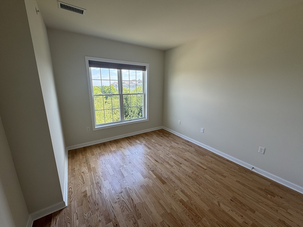 Waltham, Massachusetts 02452, United States, 2 Bedrooms Bedrooms, ,2 BathroomsBathrooms,Residential,Active,166741