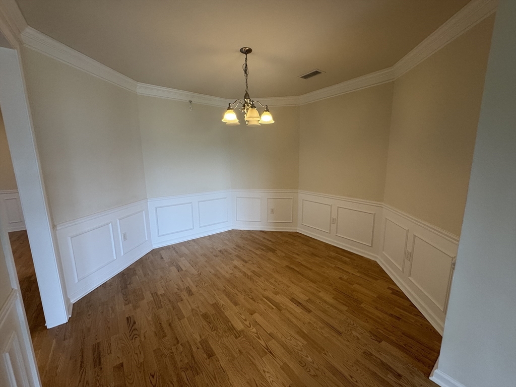 Waltham, Massachusetts 02452, United States, 2 Bedrooms Bedrooms, ,2 BathroomsBathrooms,Residential,Active,166741