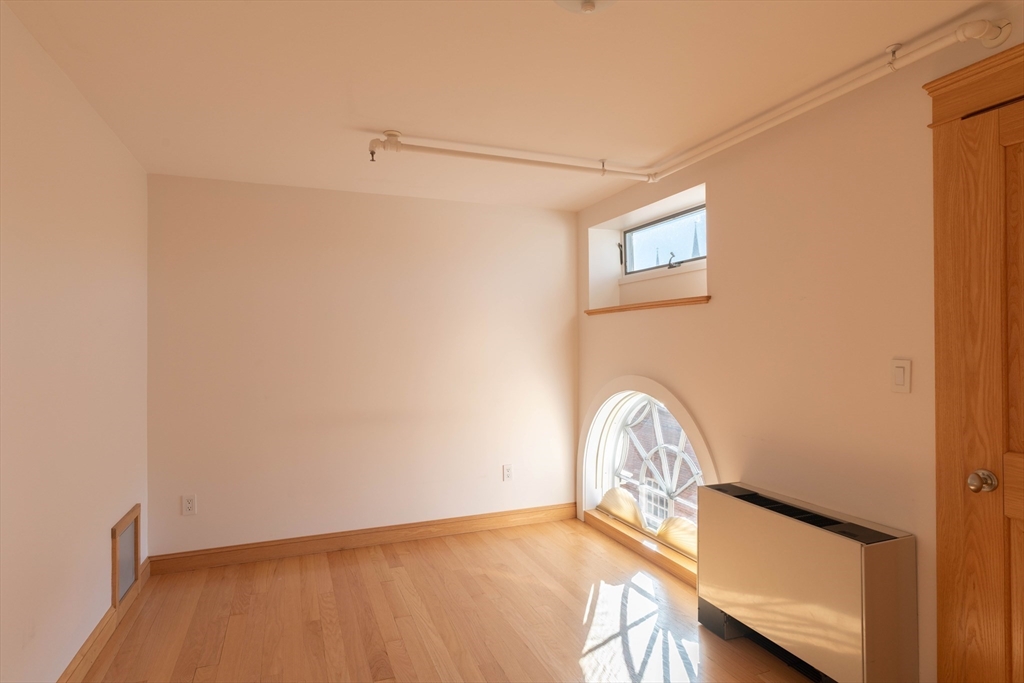 43 Center St K