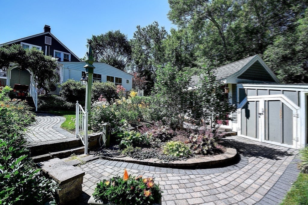 Photo of 647 Main St, Oxford, MA
