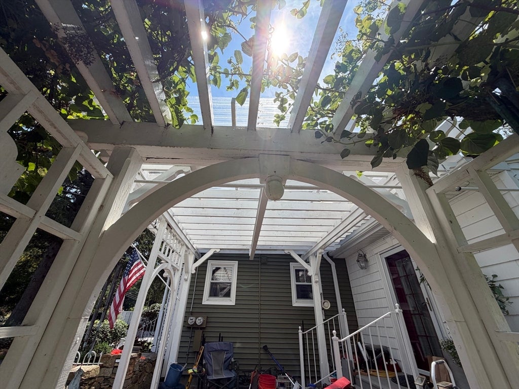 647 Main St B