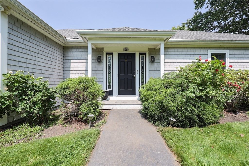 5 Spinnaker Ln