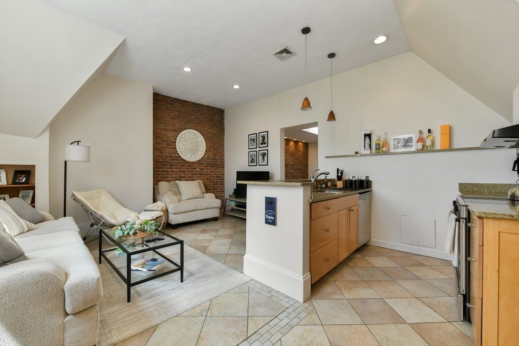 1774 Beacon St #6, Brookline, MA, 1774 Beacon St #6, Brookline, MA Photo #5