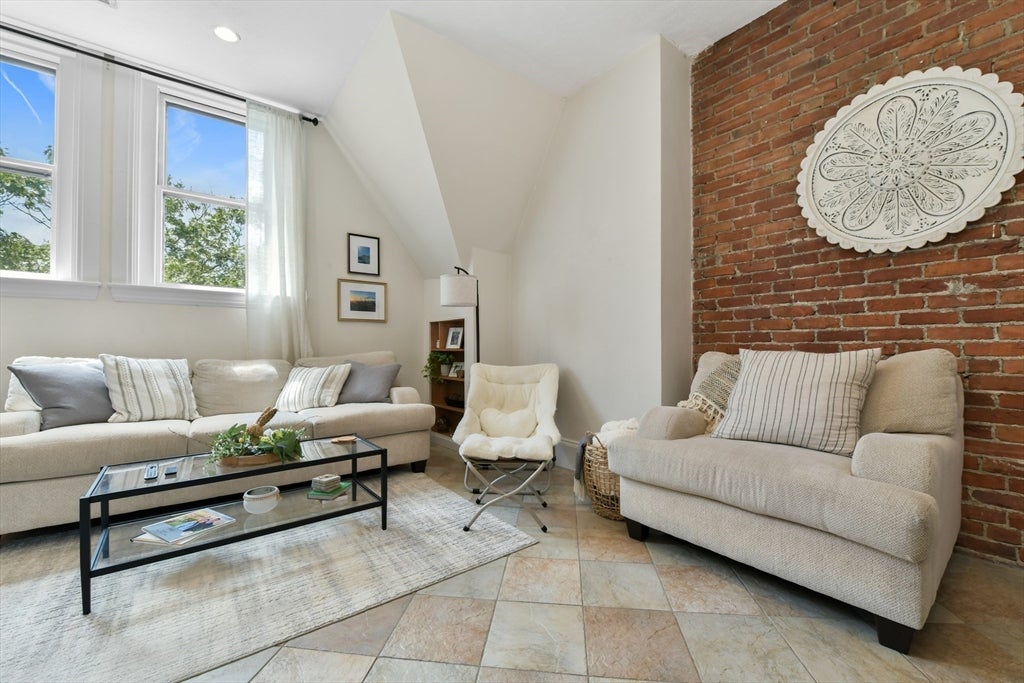 1774 Beacon St #6, Brookline, MA, 1774 Beacon St #6, Brookline, MA Photo #3
