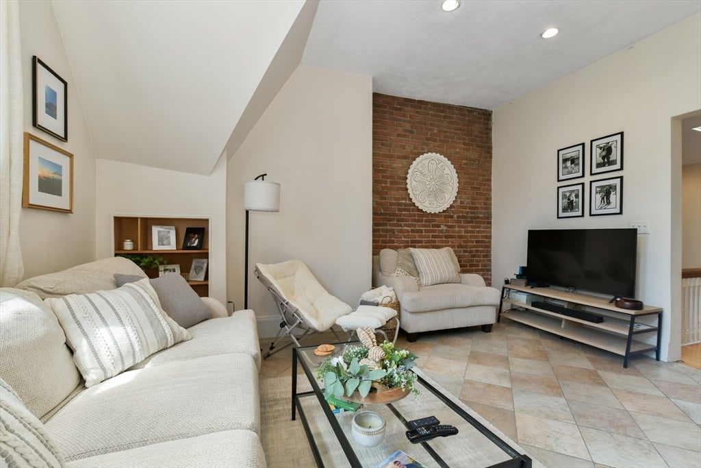 1774 Beacon St #6, Brookline, MA, 1774 Beacon St #6, Brookline, MA Photo #4