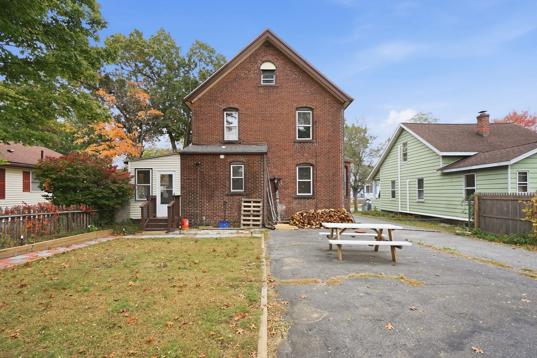 38 Worthy St