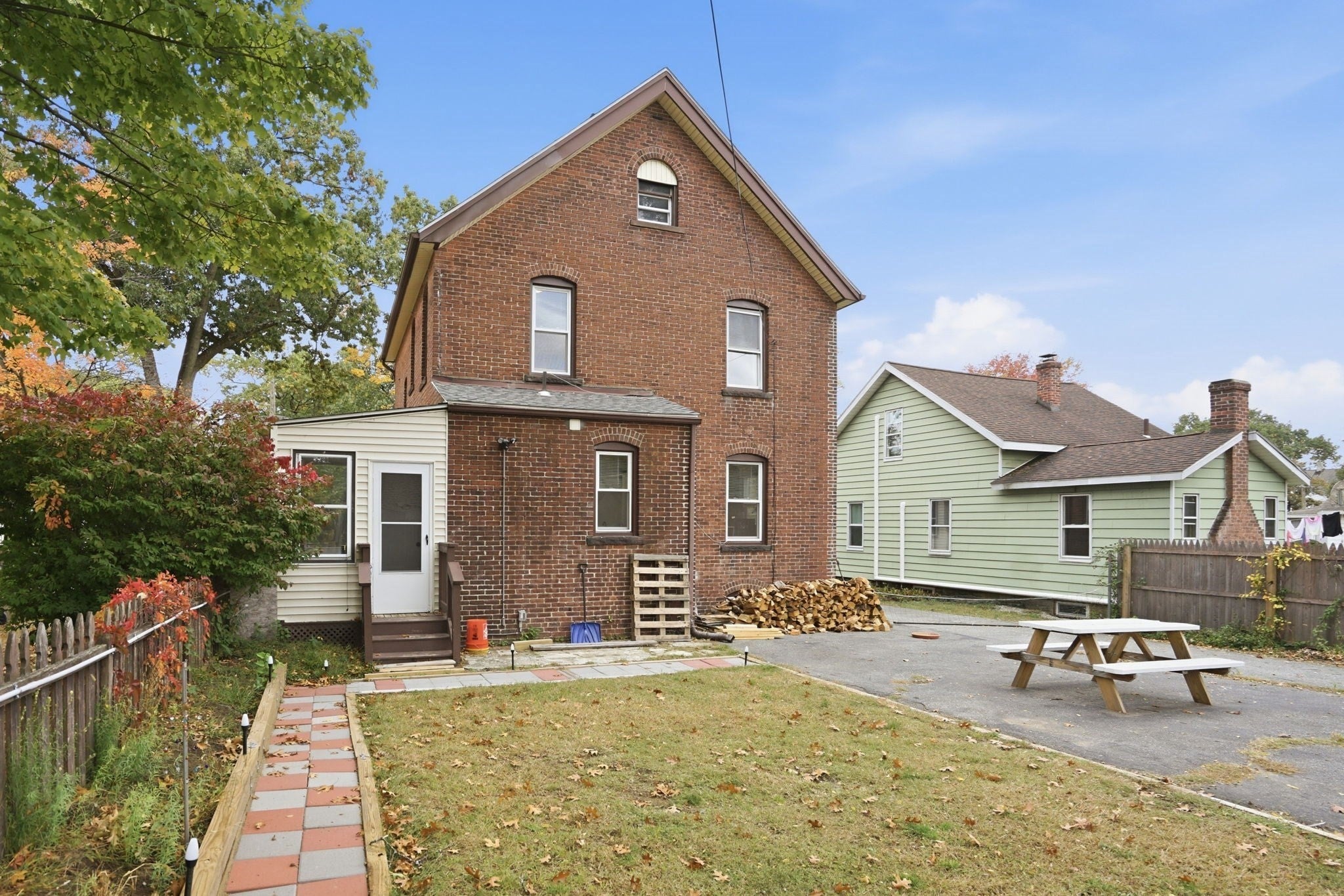 38 Worthy St