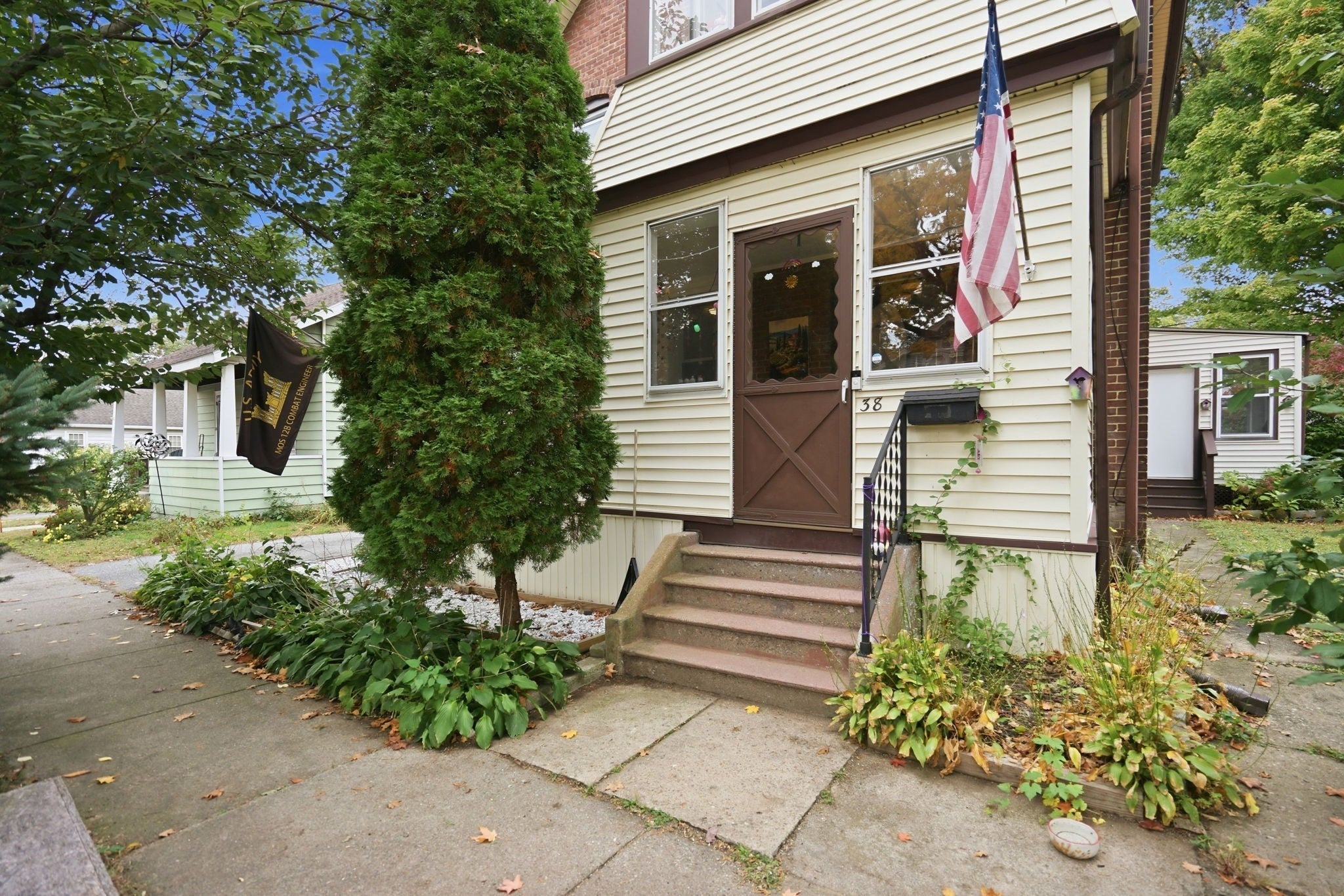 38 Worthy St