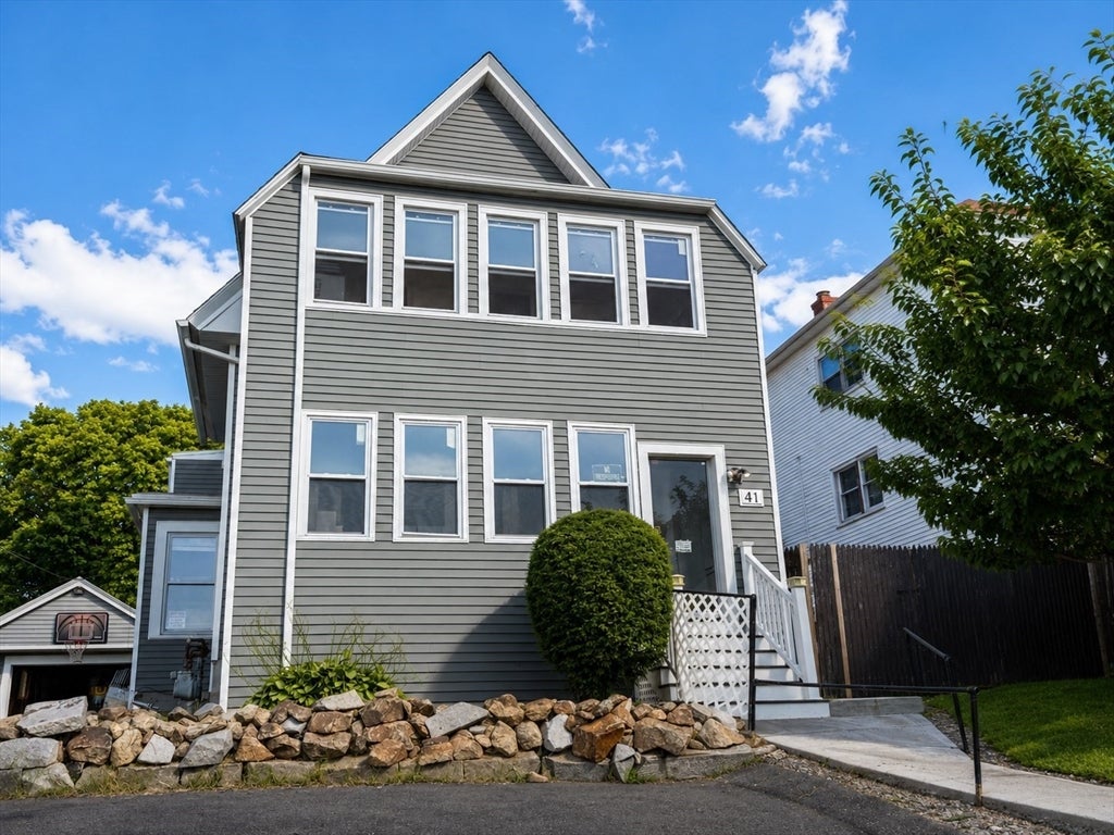 Photo of 41 Edward St, Worcester, MA