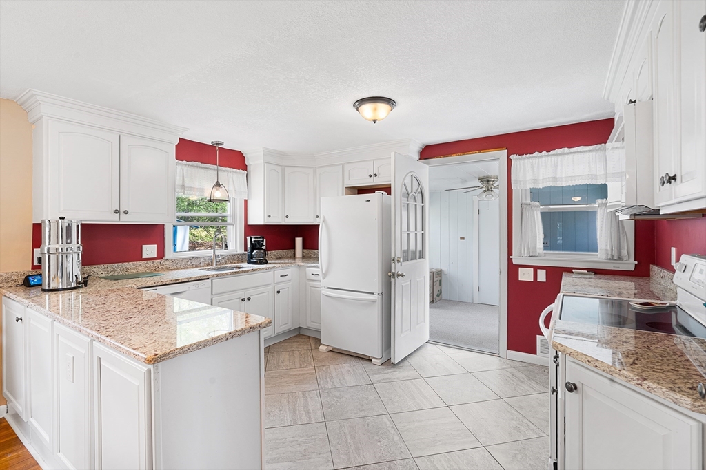 148 Hadley St, Springfield, MA Photo #4