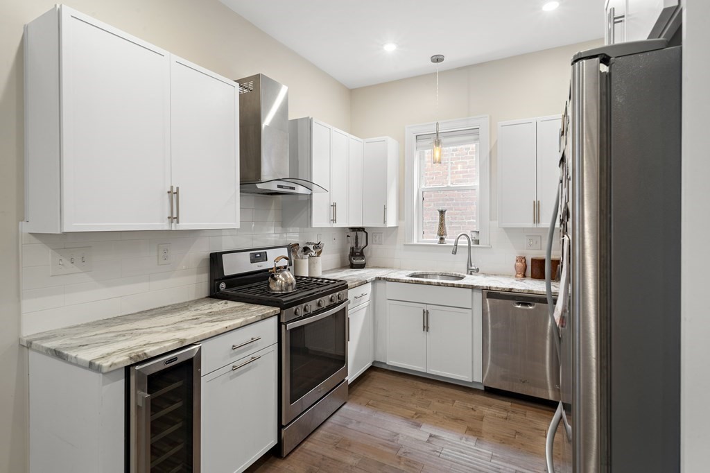 Boston, Massachusetts 02128, United States, 2 Bedrooms Bedrooms, ,2 BathroomsBathrooms,Residential,Pending,128204