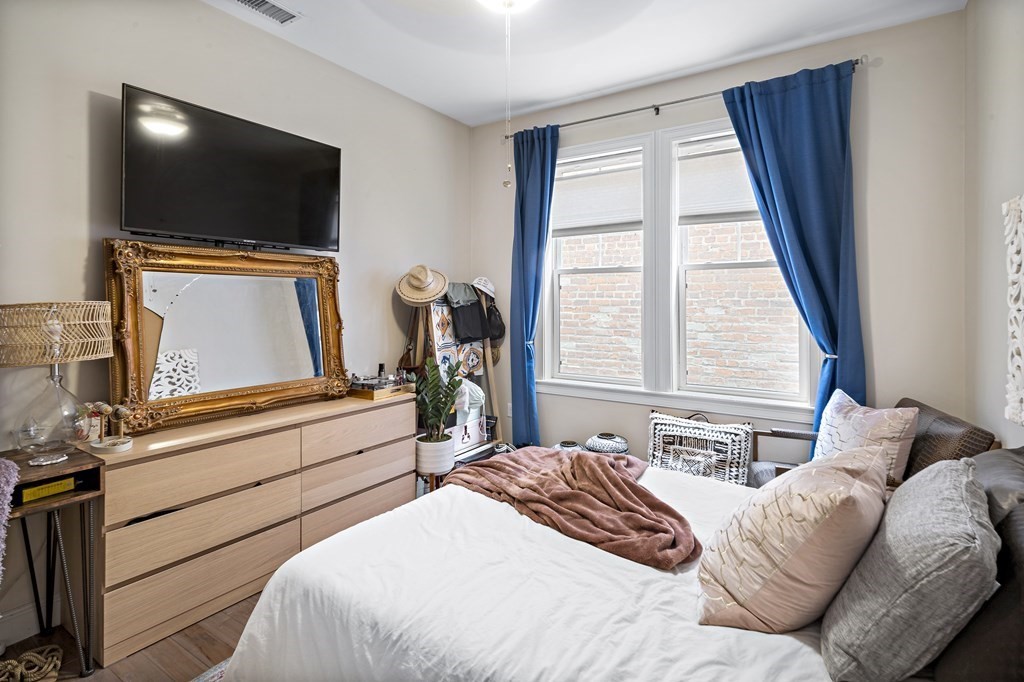 Boston, Massachusetts 02128, United States, 2 Bedrooms Bedrooms, ,2 BathroomsBathrooms,Residential,Pending,128204